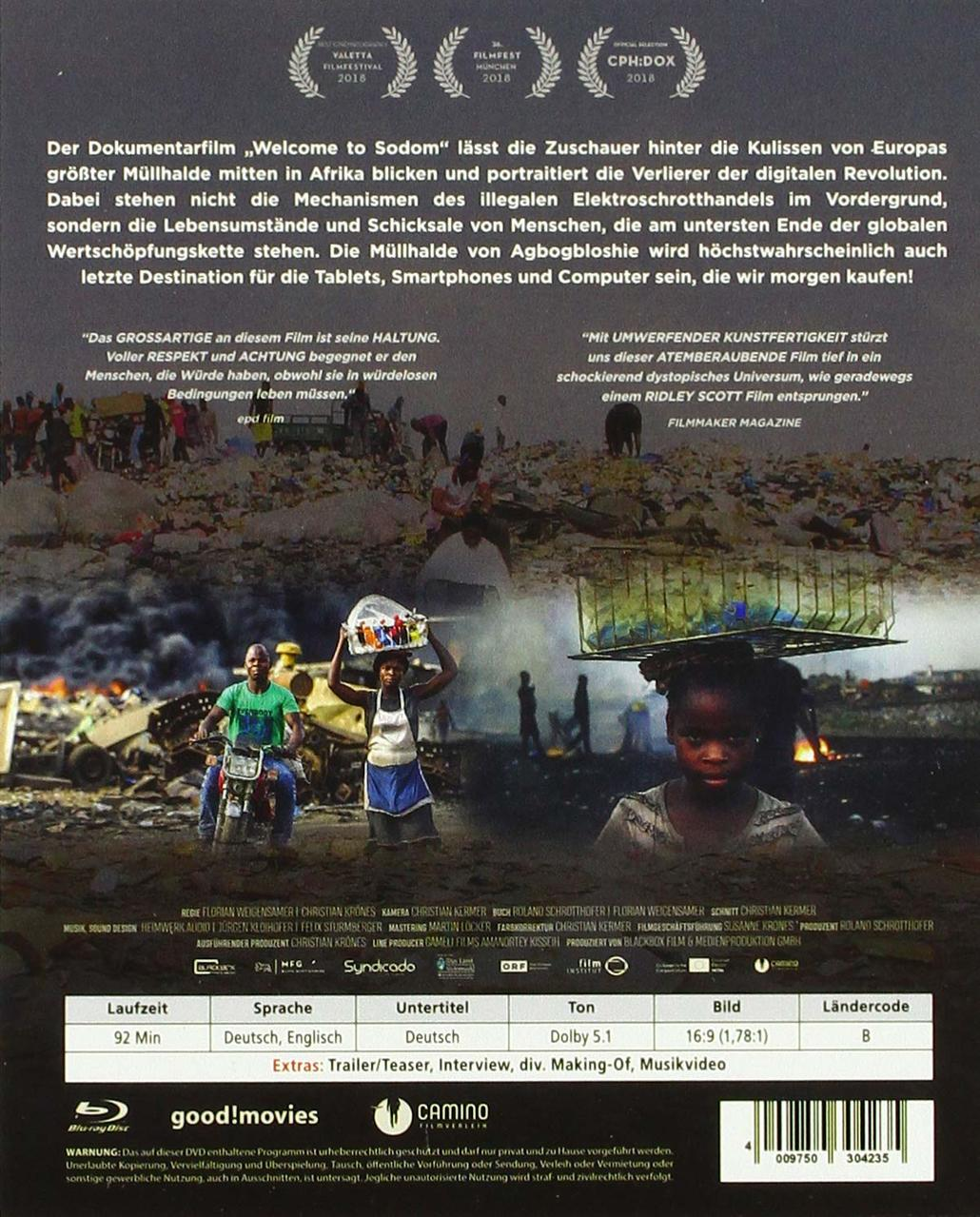Filmposter mit Menschen in einem überfüllten Bereich, Text in mehreren Sprachen.