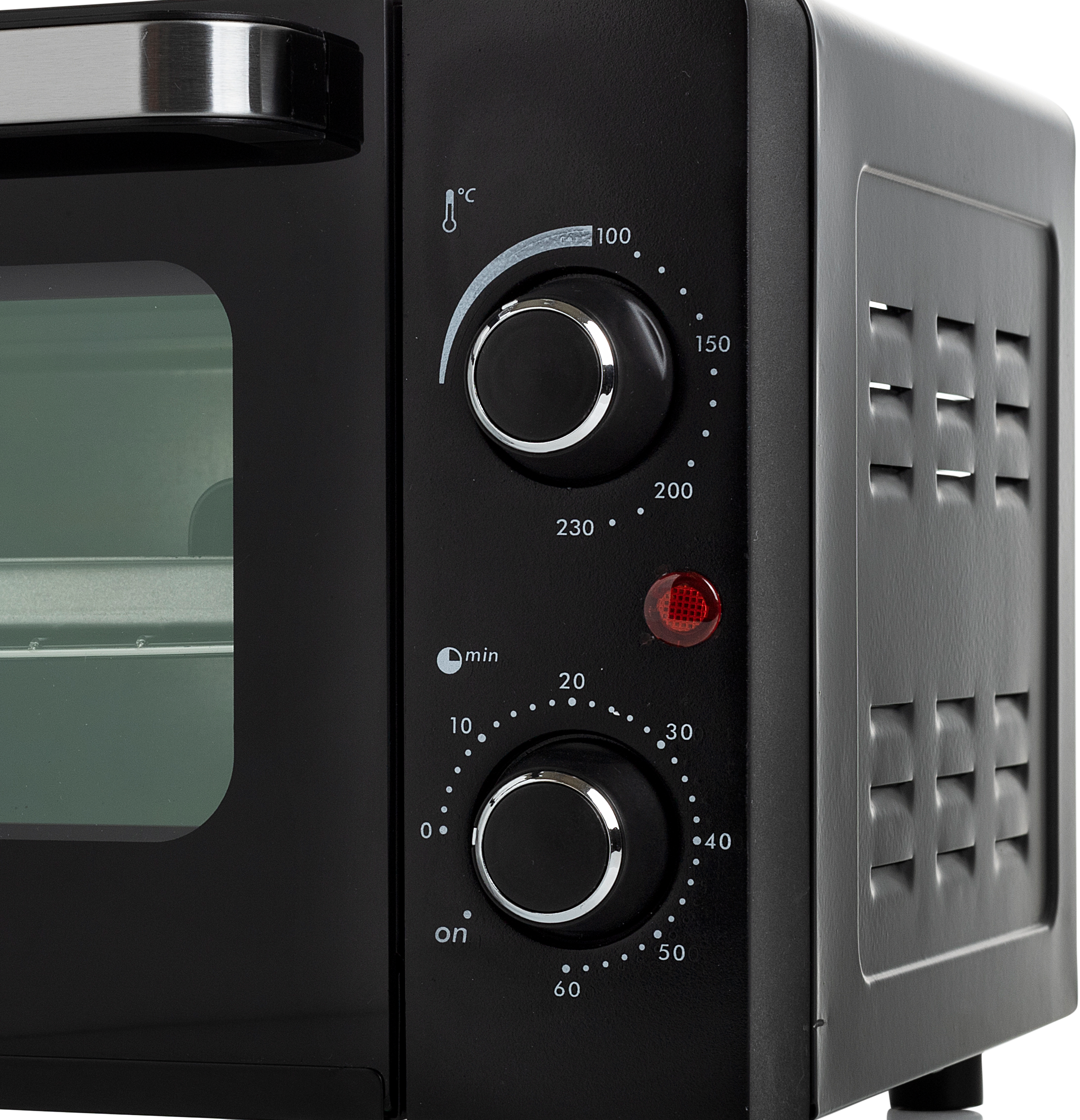 Ein schwarzer Backofen mit Bedienknöpfen und einem roten Licht.