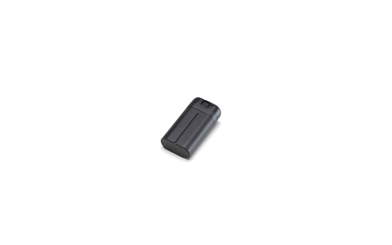 Schwarze zylinderförmige Batterie. Weißer Hintergrund.