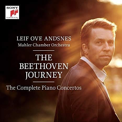 Albumcover: Mann blickt den Betrachter an. Text: Leif Ove Andsnes, The Beethoven Journey.