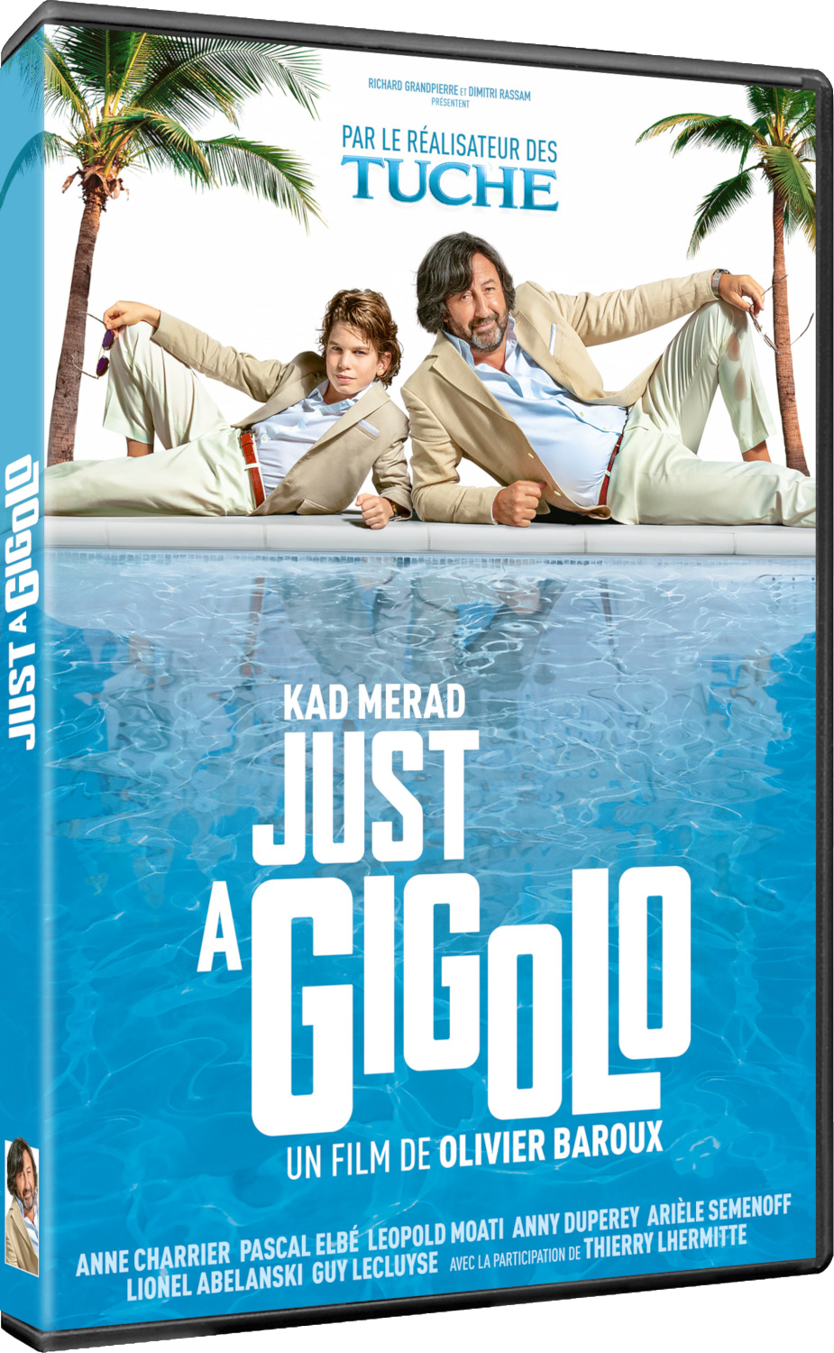 Jaquette DVD de 'Just a Gigolo'. Deux hommes, dont un jeune, au bord d'une piscine. Le titre est bleu.