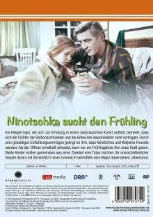 Rückseite einer DVD-Hülle mit Text und Bildern einer Filmszene.