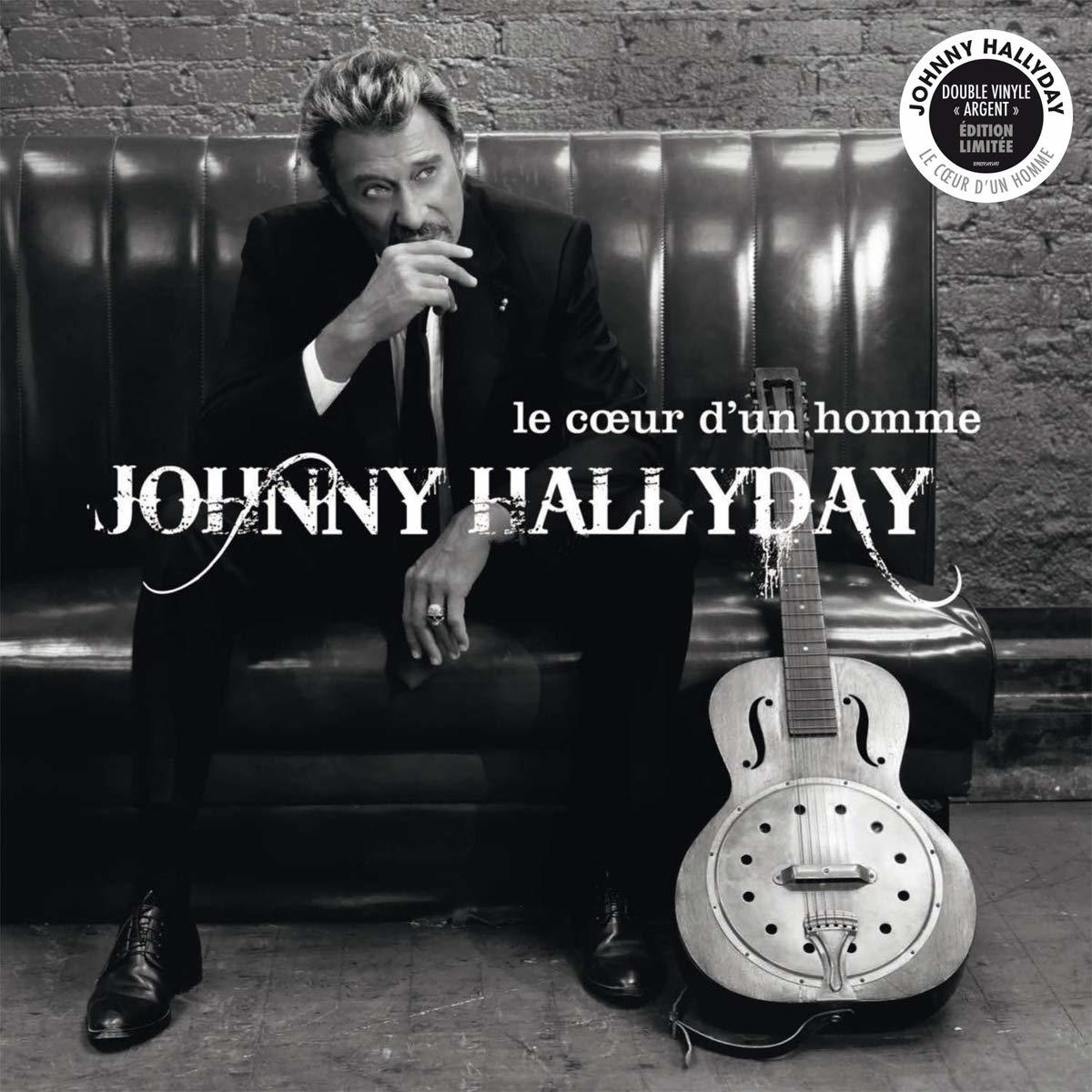 Johnny Hallyday album borítója fekete-fehérben. Egy gitárral ül.