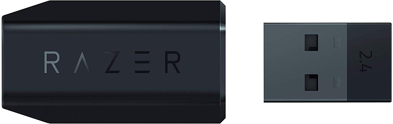 Fekete Razer USB-dongle és vevő. A dongle-n a Razer logója látható. A vevőegységen a '2.4' felirat.