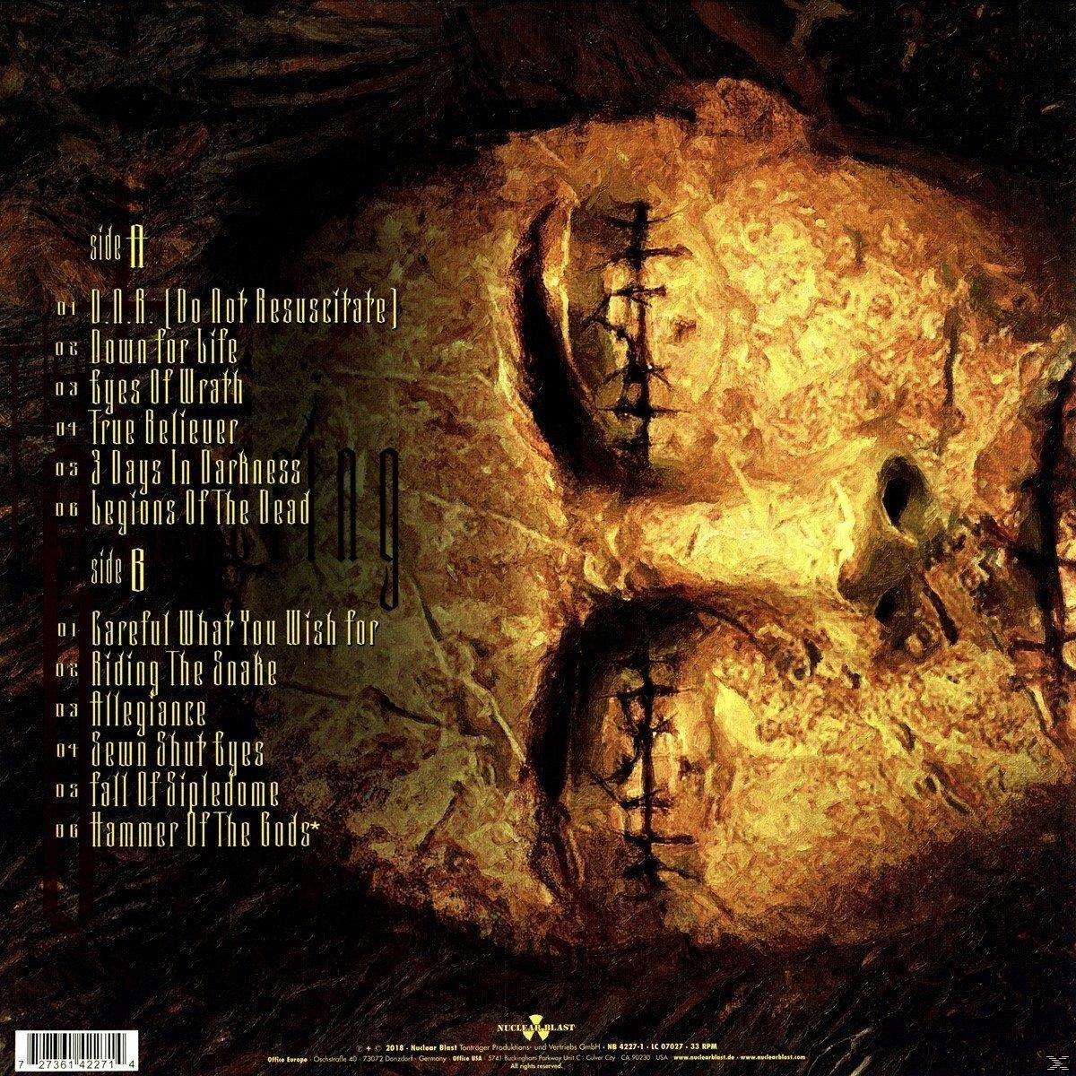 Albumcover: Ein schädelähnliches Gesicht mit vernähten Nähten und dunklem, strukturiertem Hintergrund.