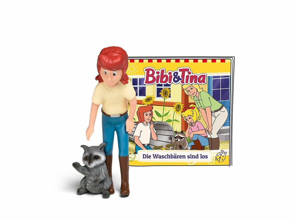 Eine Bibi & Tina Figur mit einem Waschbären und einer Buchcover-Illustration.