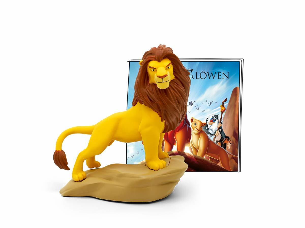 Ein Lion King Spielzeuglöwe auf einem Felsen mit einem Buchcover-Hintergrund mit einem Löwen und einer Frau.