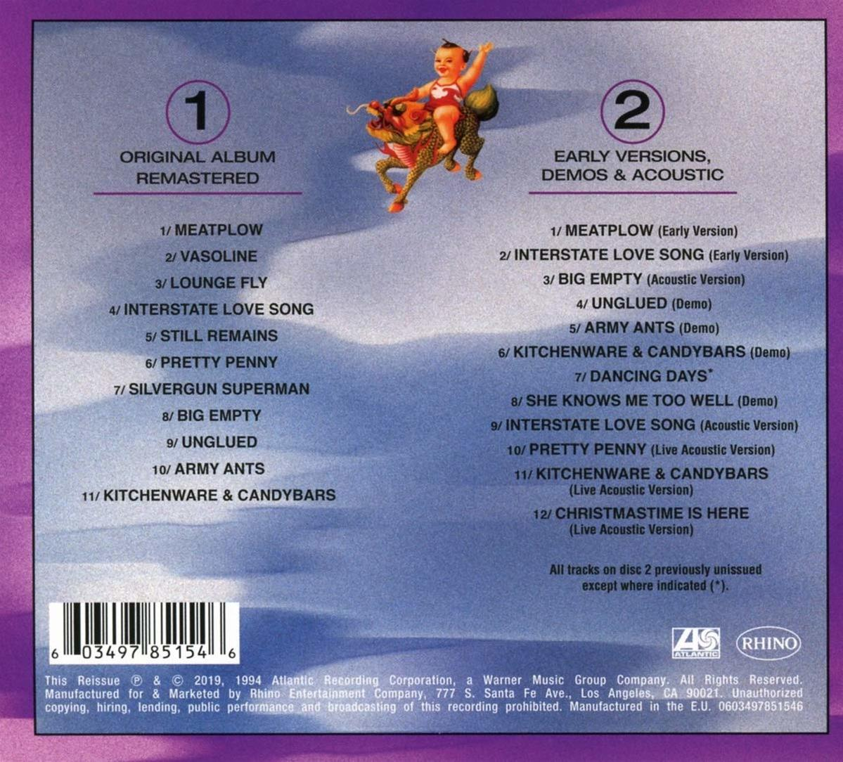 Album tracklist met tekst op een paarse achtergrond. Bevat een afbeelding van een persoon.