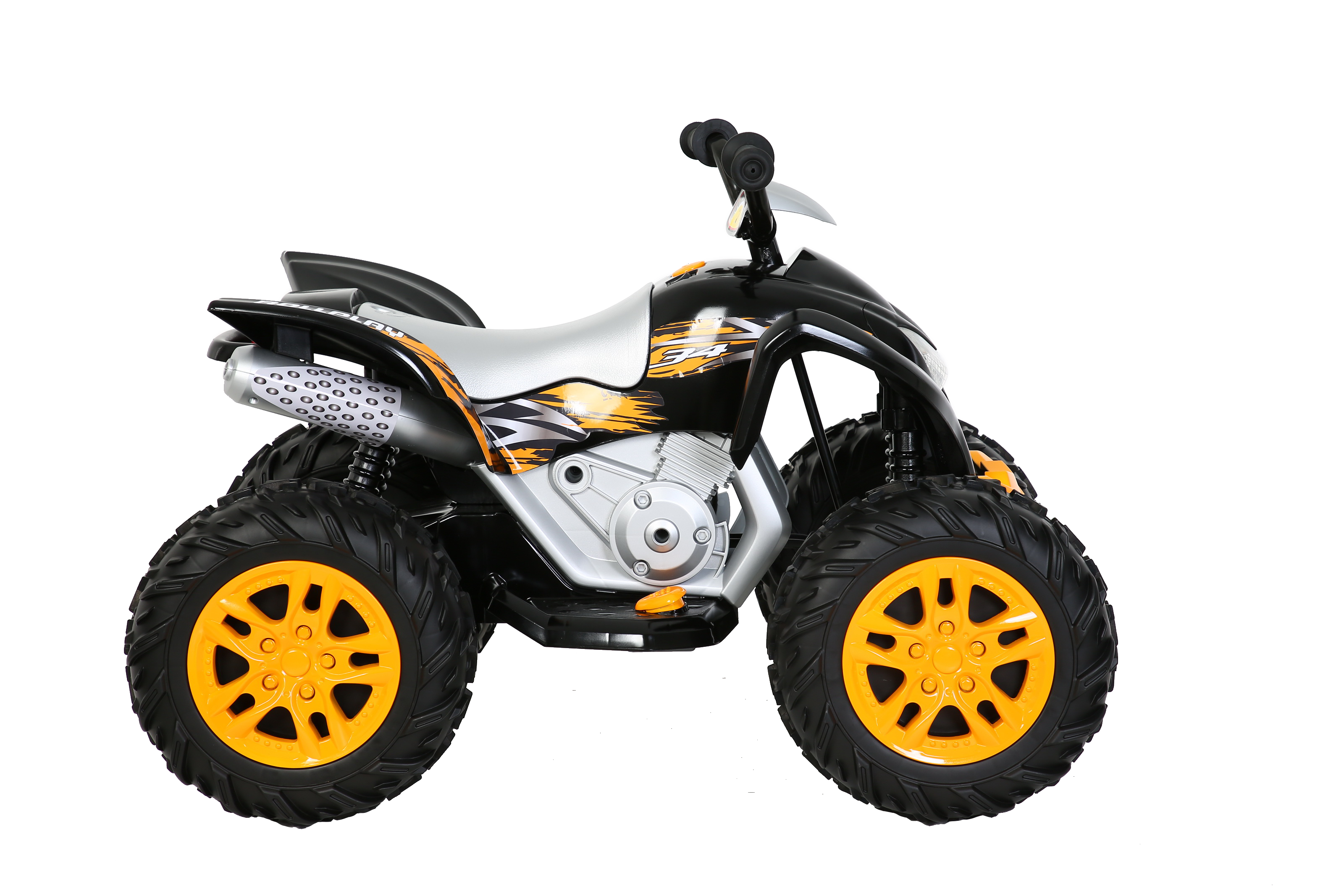 Ein schwarzes und orangefarbenes Spielzeug-ATV auf weißem Hintergrund. Es hat große Räder und ein detailliertes Design.