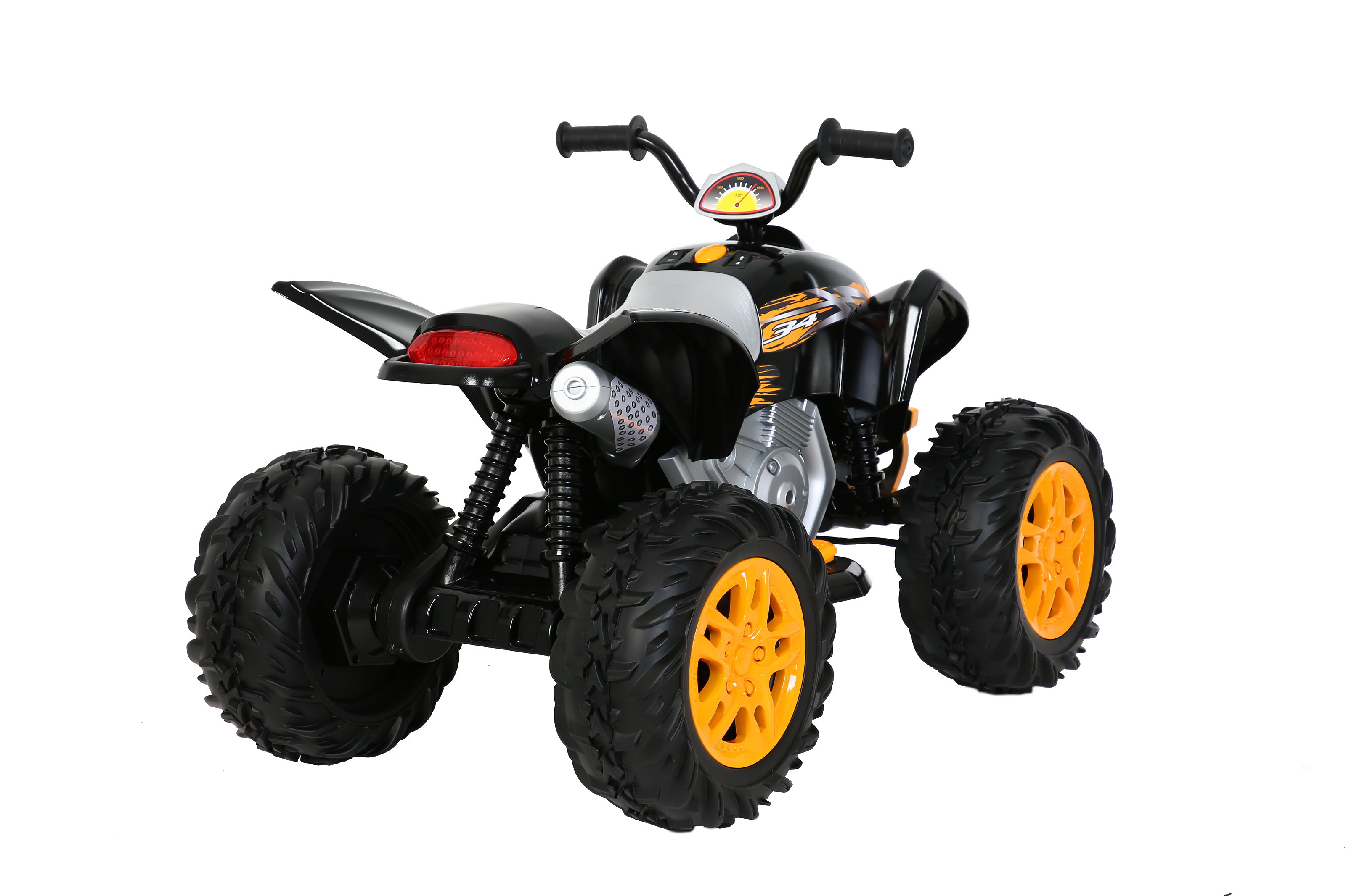 Schwarzes und oranges Spielzeug-ATV-Quadbike auf weißem Hintergrund.