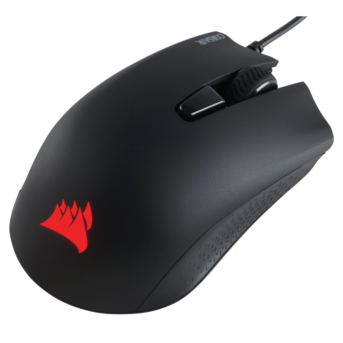 Eine schwarze Corsair-Maus mit rotem Logo und strukturierten Seitengriffen. Die Maus ist nach rechts geneigt.