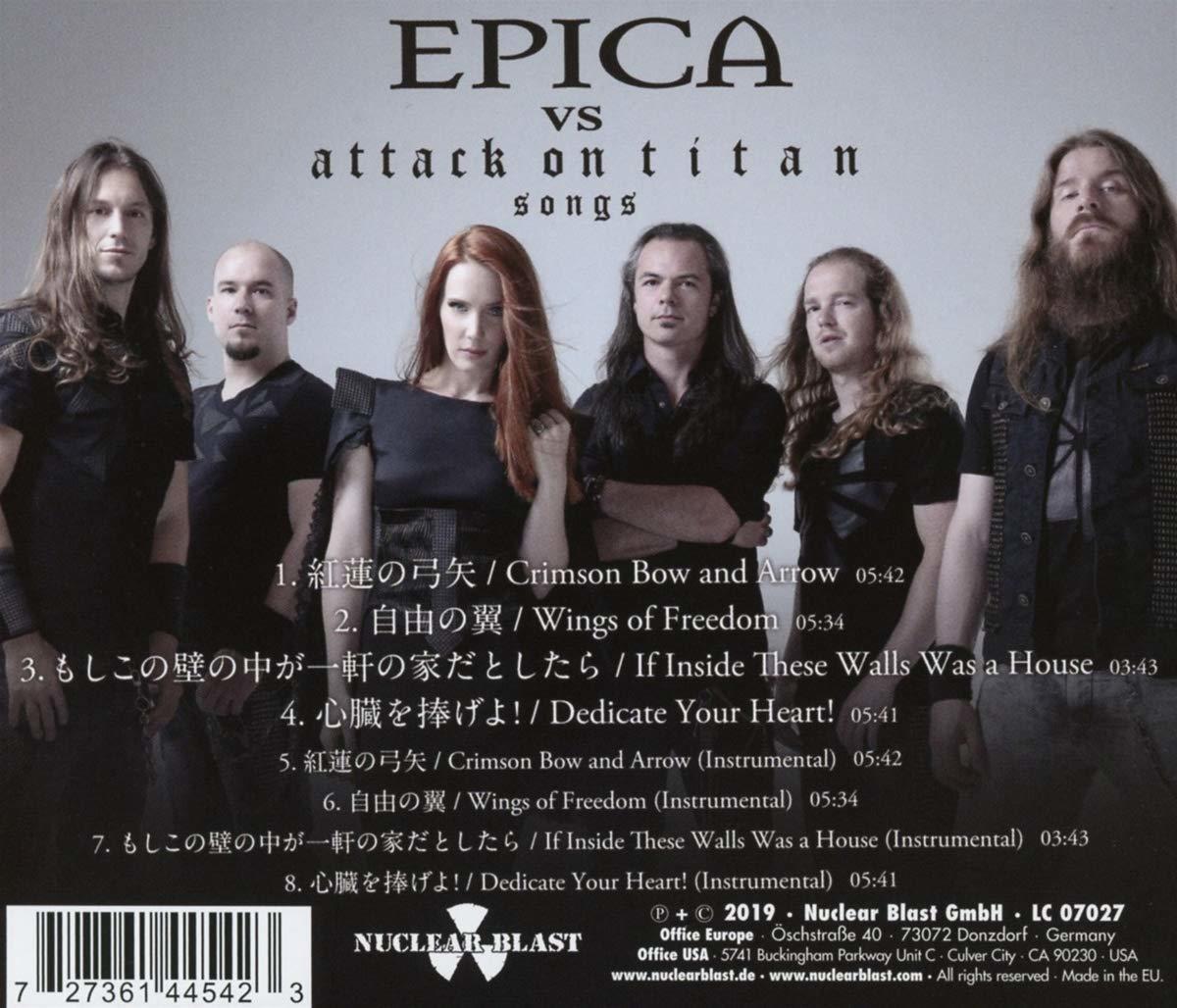 Albumcover mit Bandmitgliedern. Text und Logo auf dunklem Hintergrund.