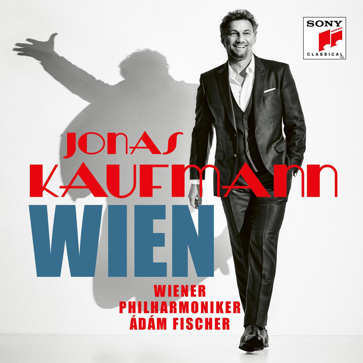 Jonas Kaufmann Albumcover, mit einem Mann im Anzug, der nach rechts geht.