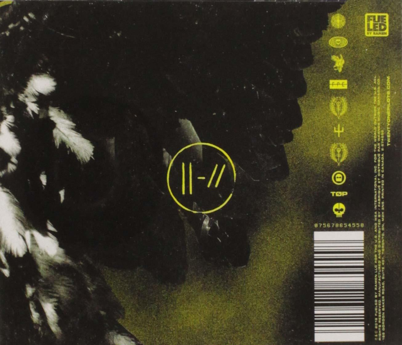 Albumcover. Schwarzer und grüner Hintergrund mit Federn und dem Bandlogo.