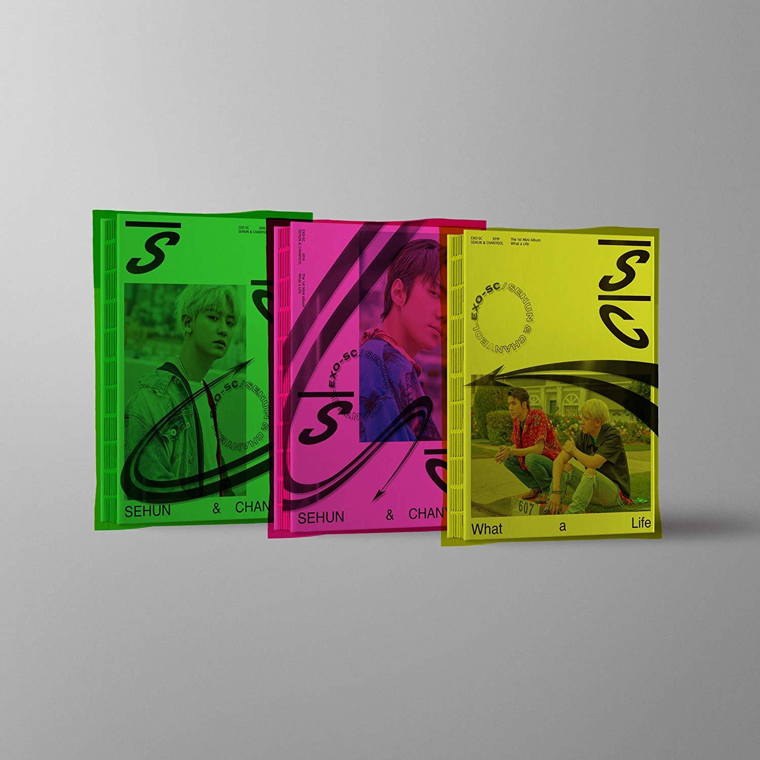 Drie albumhoezen in groen, roze en geel. Elk heeft een bandlid en de tekst "EXO-SC" en "SEHUN & CHAN".
