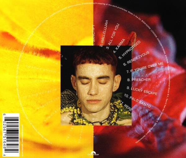 Album borítója, egy férfi arccal, virágos díszítéssel, számok listájával.
