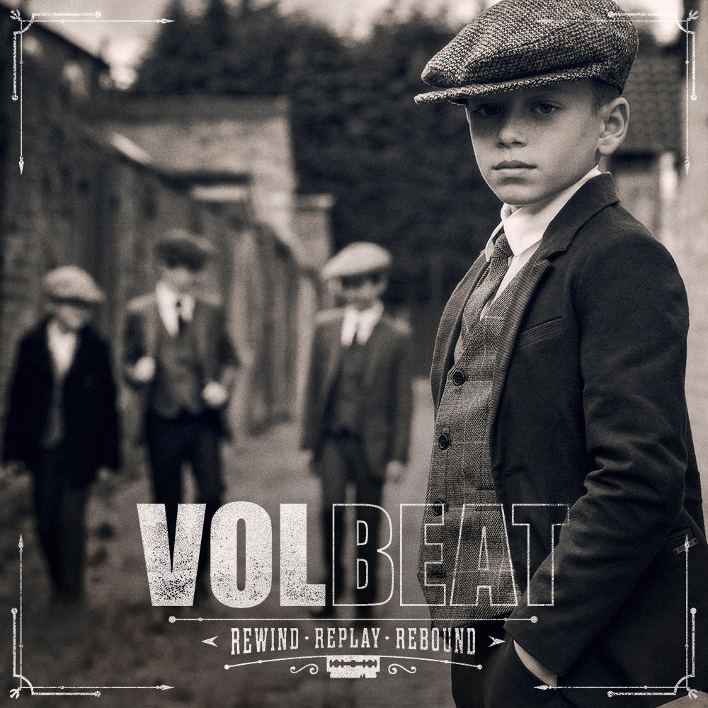 Albumcover mit vier Jungen in Vintage-Kleidung. Der Bandname ist "Volbeat". Rewind, Replay, Rebound.
