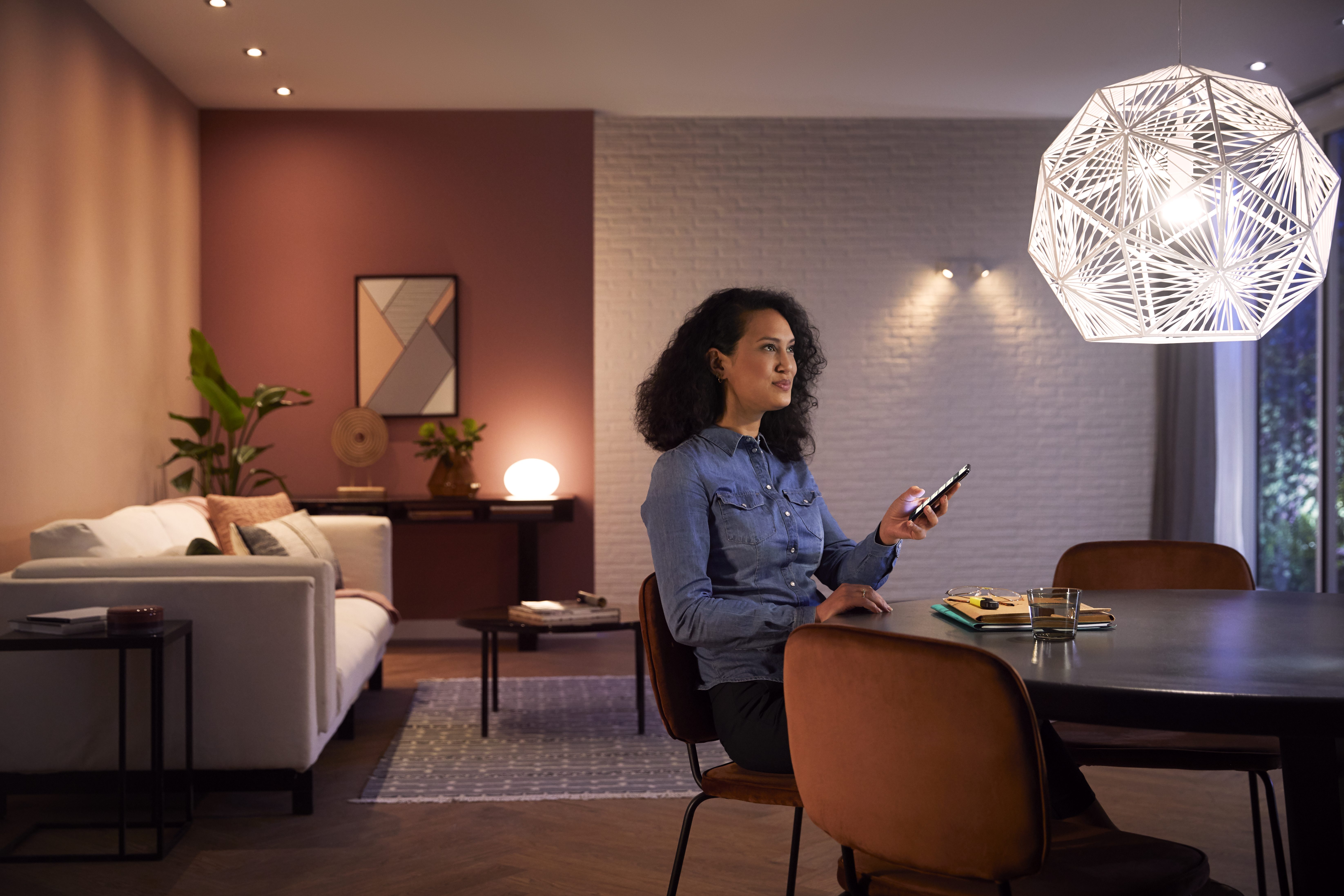 PHILIPS Hue White & Col. Amb. E27 Starter Set Bluetooth LED Leuchtmittel RGB