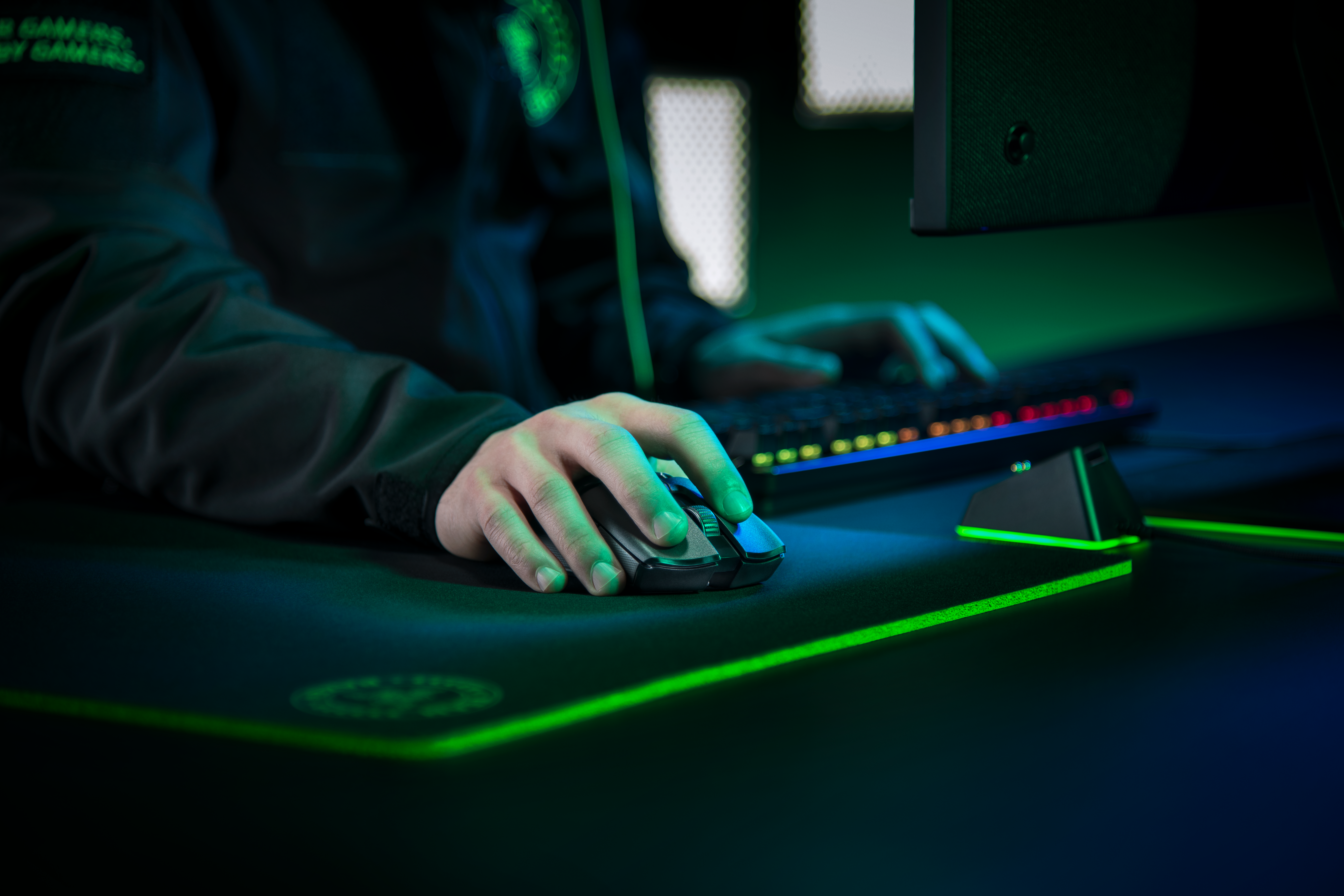 RAZER Viper Ultimate Wireless & Mouse Dock Wireless Gaming Maus, Schwarz