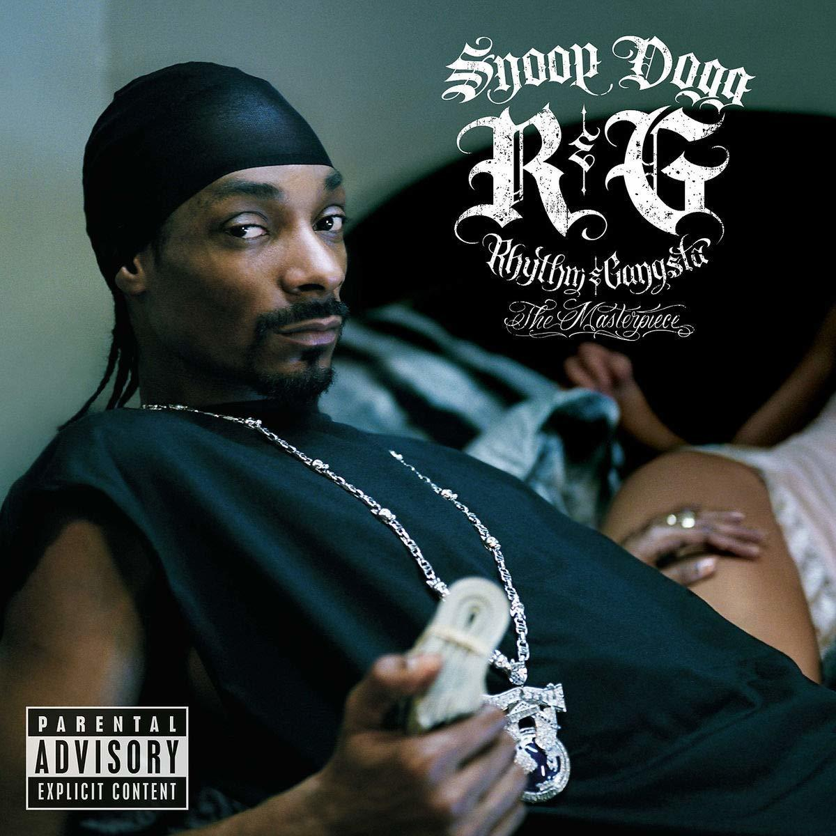 Snoop Dogg album borítója. Snoop Dogg fekete sapkával és egy köteg pénzzel.