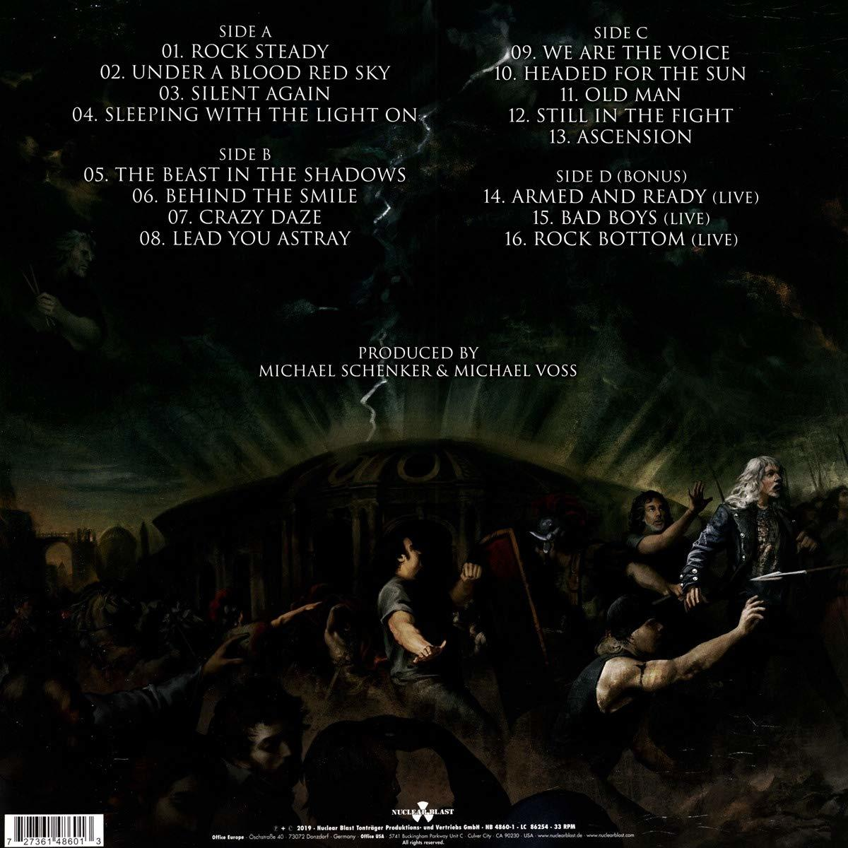 Albumcover mit Titelliste und einer Illustration einer Kampfszene mit Figuren.