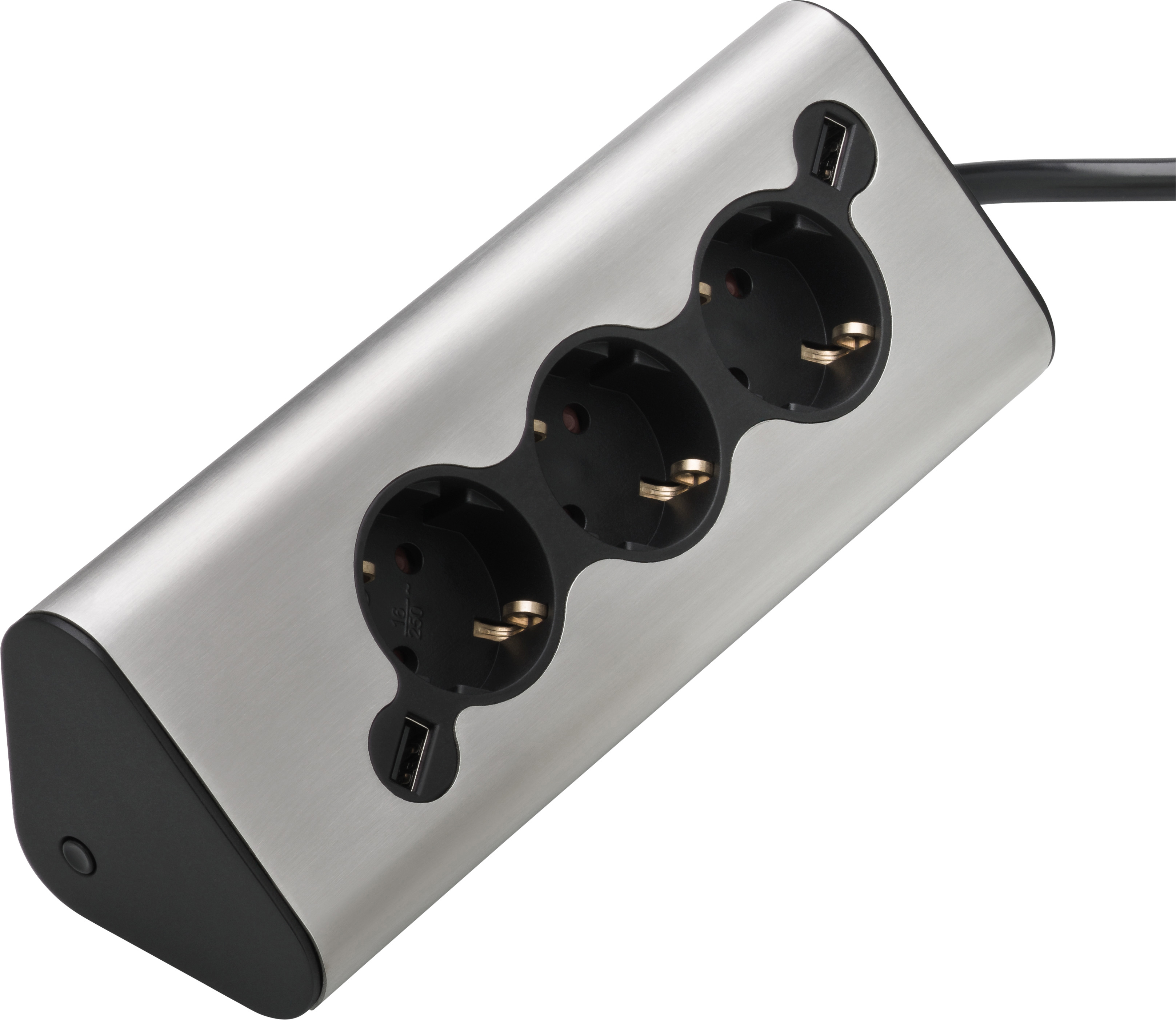Eine silberne Steckdosenleiste mit drei Steckdosen und zwei USB-Anschlüssen, vor weißem Hintergrund.