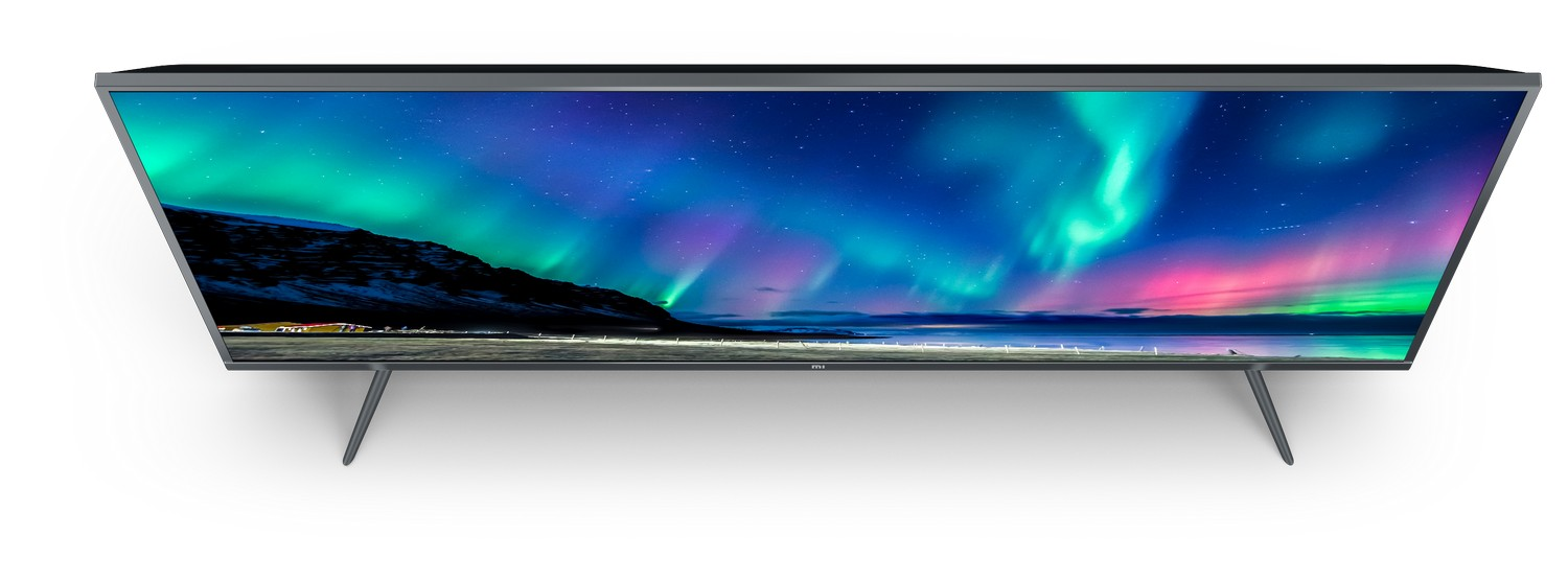 Pantalla de televisión, vista superior, que muestra una colorida escena de aurora boreal.