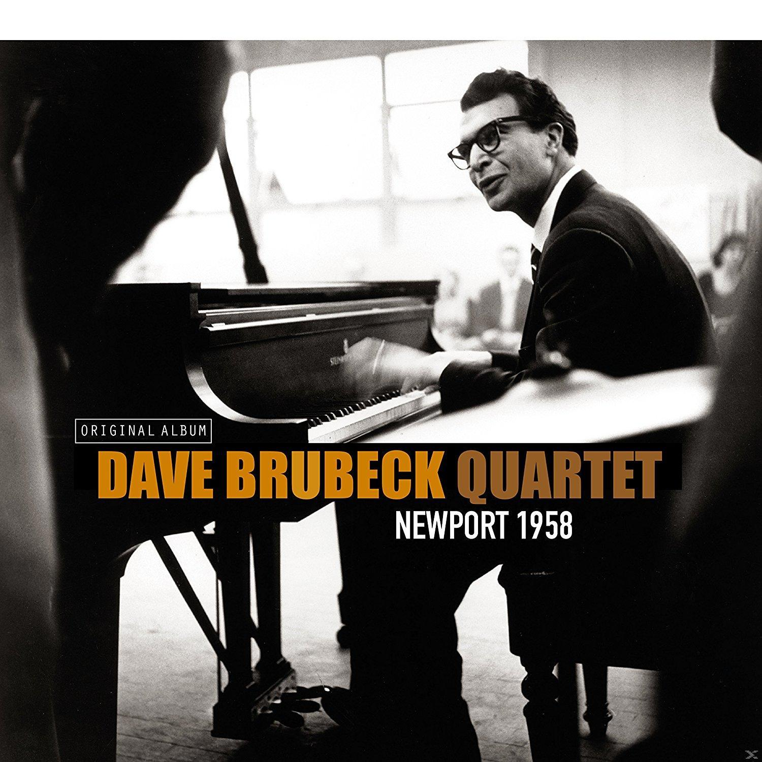 Dave Brubeck Quartet Newport 1958 nagylemez borító, fekete-fehér fotó.