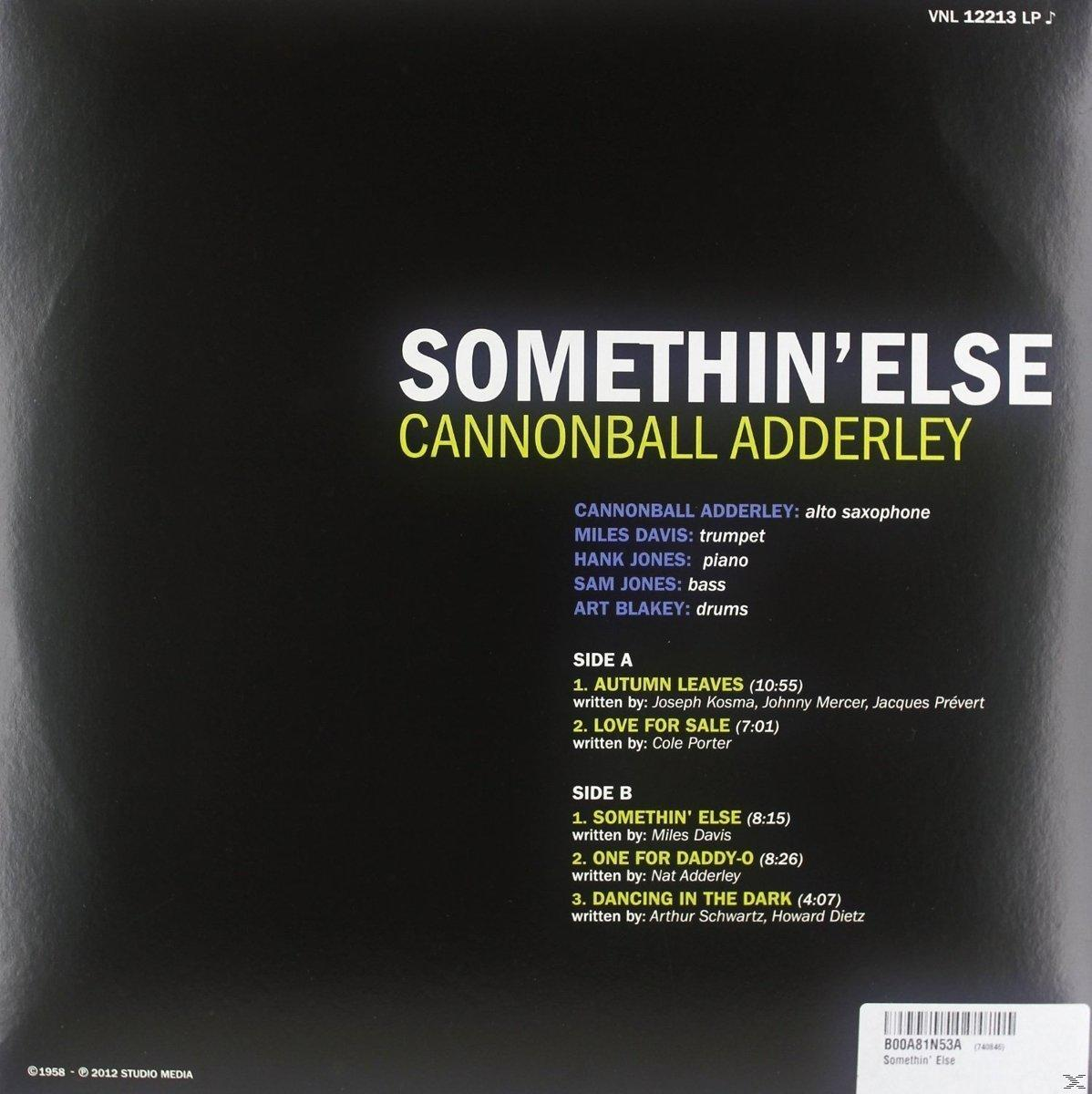 Album borító szöveggel: SOMETHIN' ELSE, Cannonball Adderley és a számlista. Fekete és fehér színvilág.