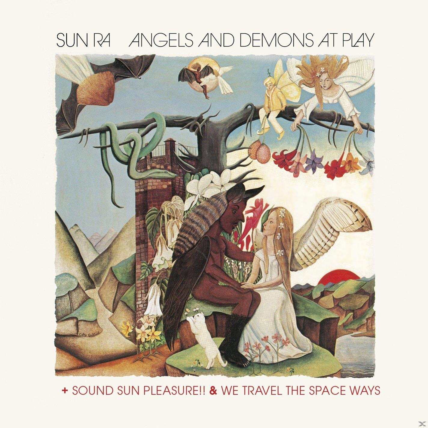 Sun Ra album borítója. Fantázia művészet angyalokkal, démonokkal és egy fehér macskával.