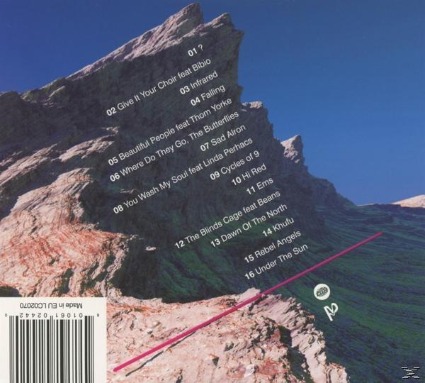 Jaquette arrière de CD avec liste des titres et un paysage de montagne. Le texte est blanc sur fond bleu et marron.