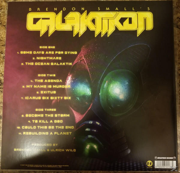 Rückseite einer Schallplatte. Schwarzer Hintergrund. Text und ein grünäugiger Alien.
