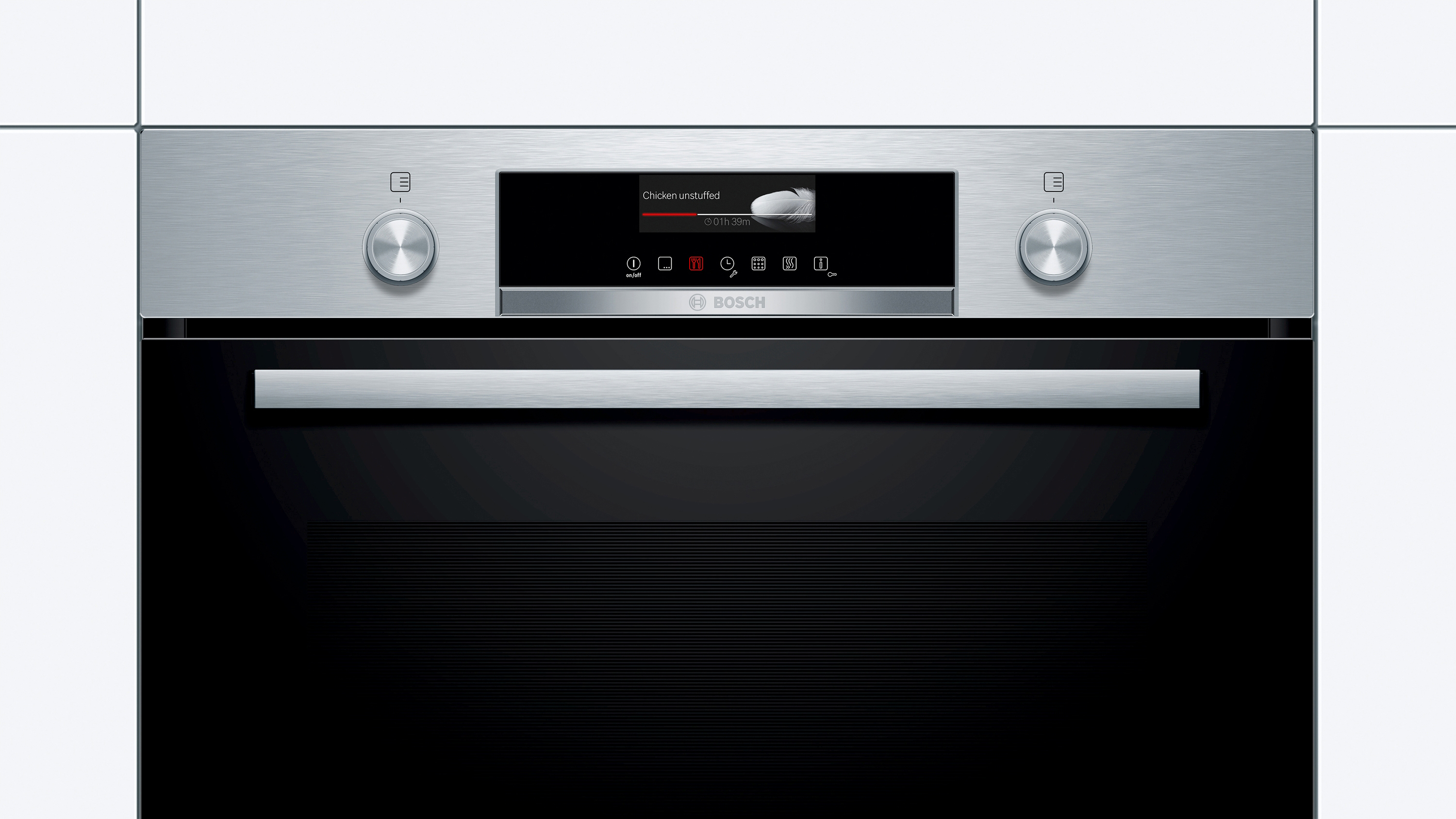 Silberner Einbauofen mit Digitalanzeige, die den Garzustand anzeigt, und Bedienelementen.