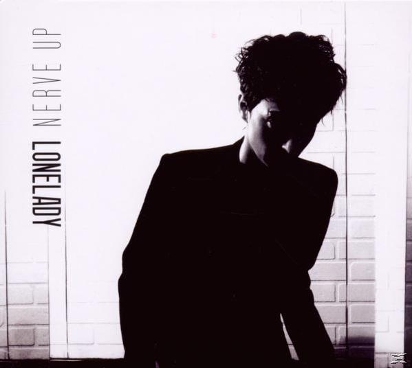 Pochette d'album. Une personne en costume sombre. Le titre est 'Lonely Lady Nerve Up'.
