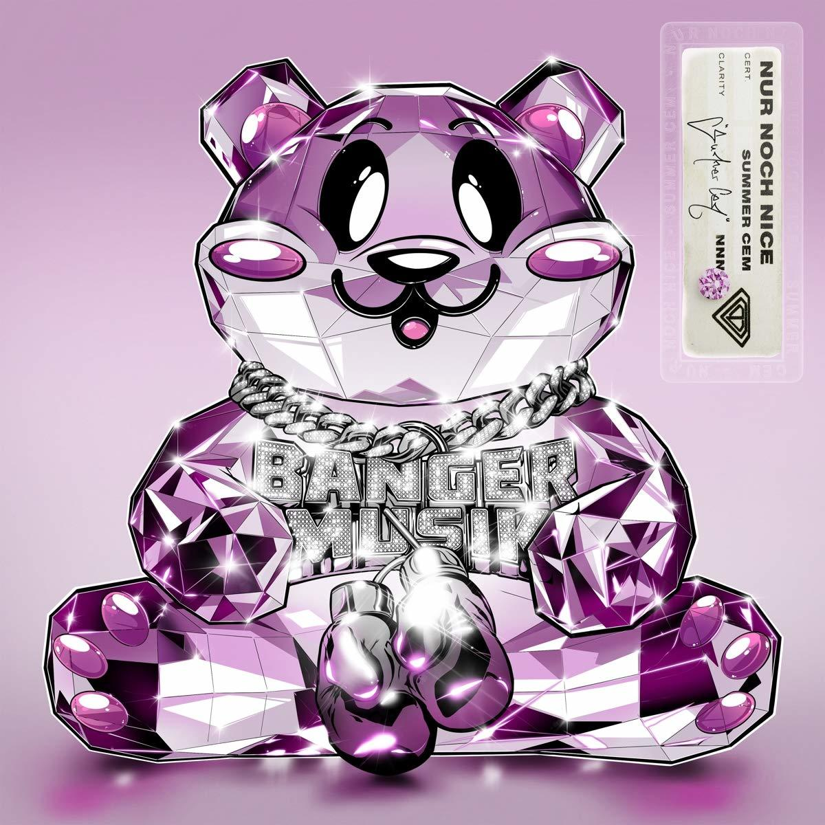 Ein diamantartiger Bär. Text: Banger Musik. Bär trägt Silberkette und Handschuhe.