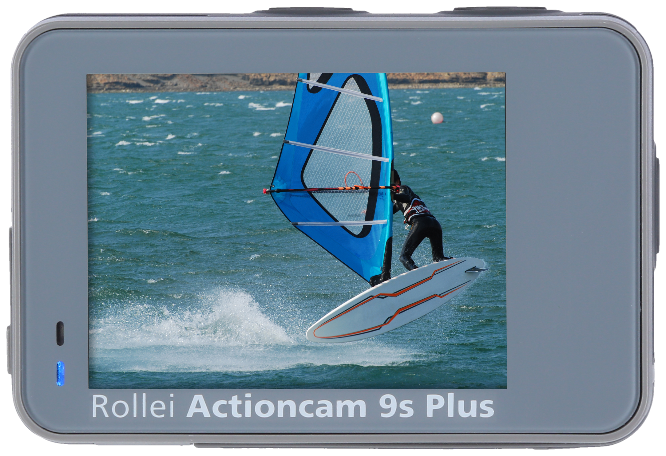 Action-Kamera-Bildschirm, der einen Windsurfer beim Springen über Wasser zeigt. Die Kamera ist grau und zeigt das 'Rollei'-Logo.