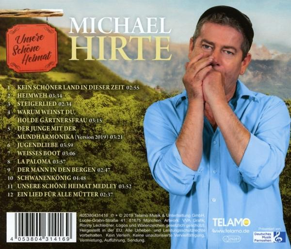 Mann spielt Mundharmonika auf CD-Cover, mit Schild 'Unsere Schöne Heimat'.