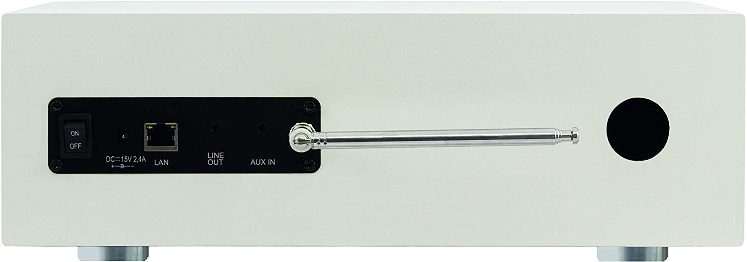 Een witte radio met een zwarte aan/uit-knop en antenne.