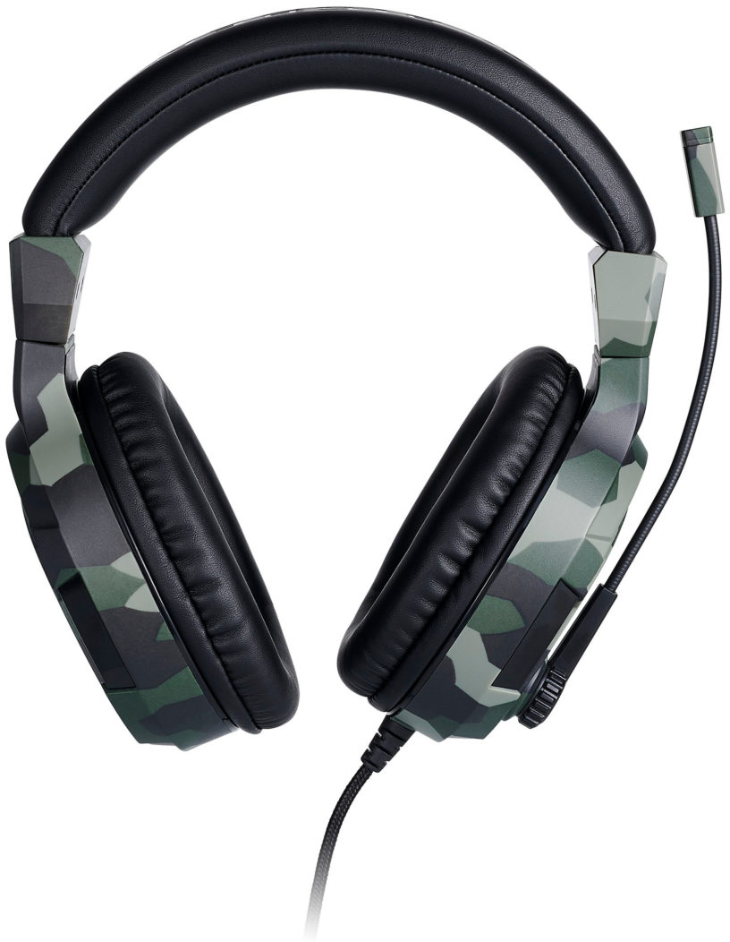 Gaming-Headset mit Tarnmuster, Mikrofon und schwarzen Ohrpolstern.