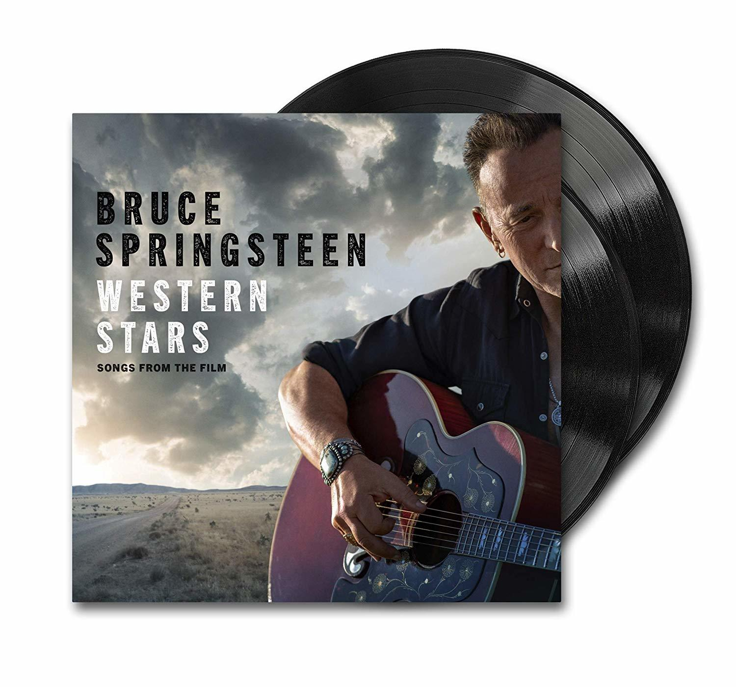 Bruce Springsteen Western Stars Vinyl-Schallplatten-Albumcover. Zeigt Sänger mit Gitarre vor einer Straße.