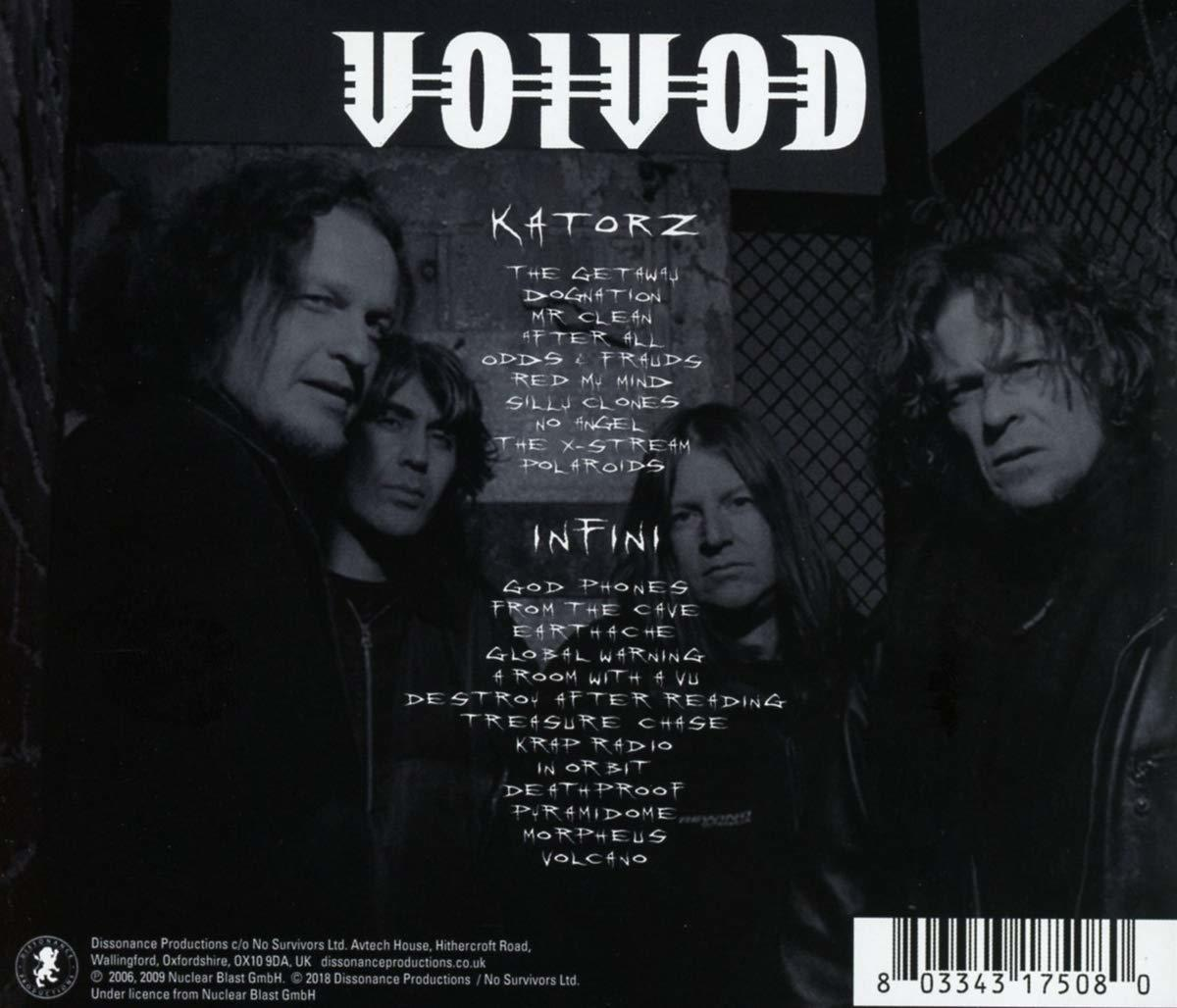 Album borító a zenekar tagjaival, a dalok címeivel és a 'Voivod' zenekar nevével a tetején.