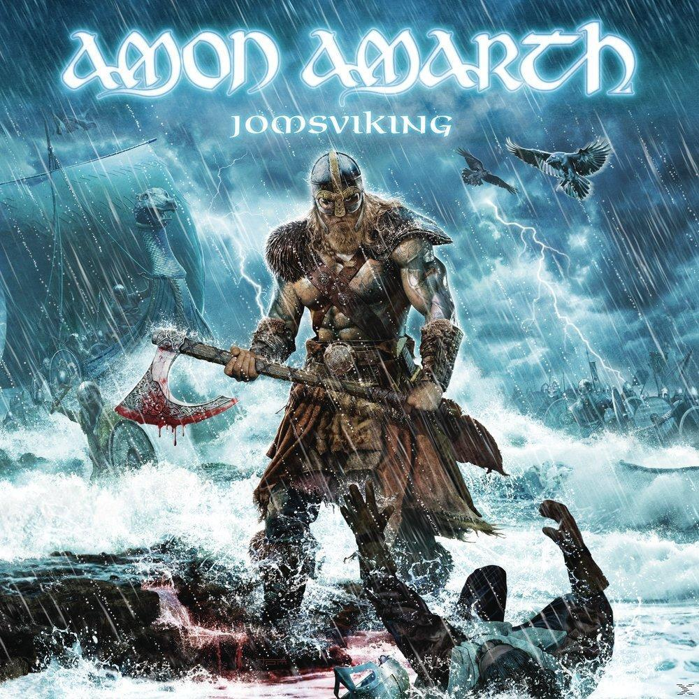 Albumcover eines Wikingerkriegers in einem Sturm, der eine Axt hält, mit Blitzen und Raben darüber.