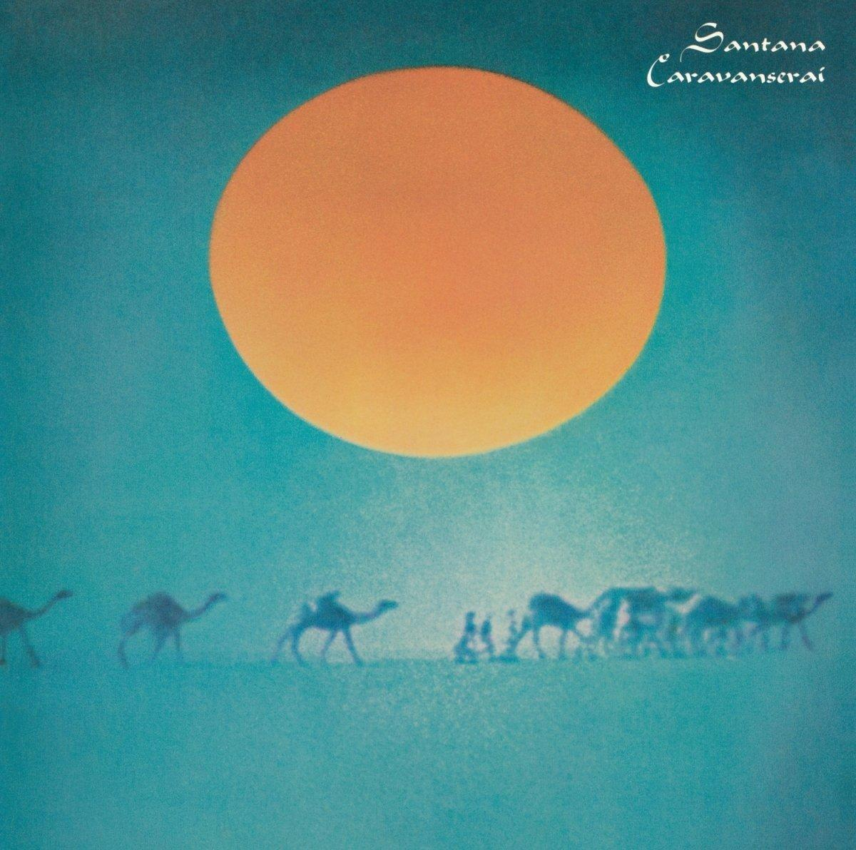 Albumcover mit Sonne und Kamelen in einer Wüste.