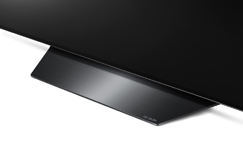 Primer plano de un soporte de TV negro con el logotipo de LG OLED en la parte inferior.