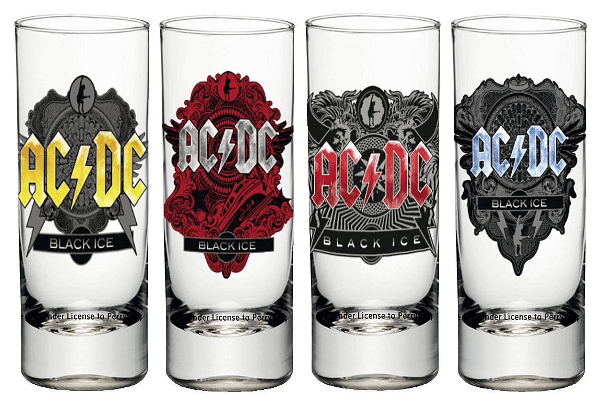 Vier AC/DC Black Ice Gläser mit verschiedenen Logos. Jedes Glas hat ein Bandlogo und die Worte 'Black Ice'.