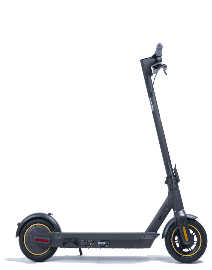 Ein schwarzer Ninebot Elektroroller mit gelben Akzenten auf schwarzem Hintergrund.