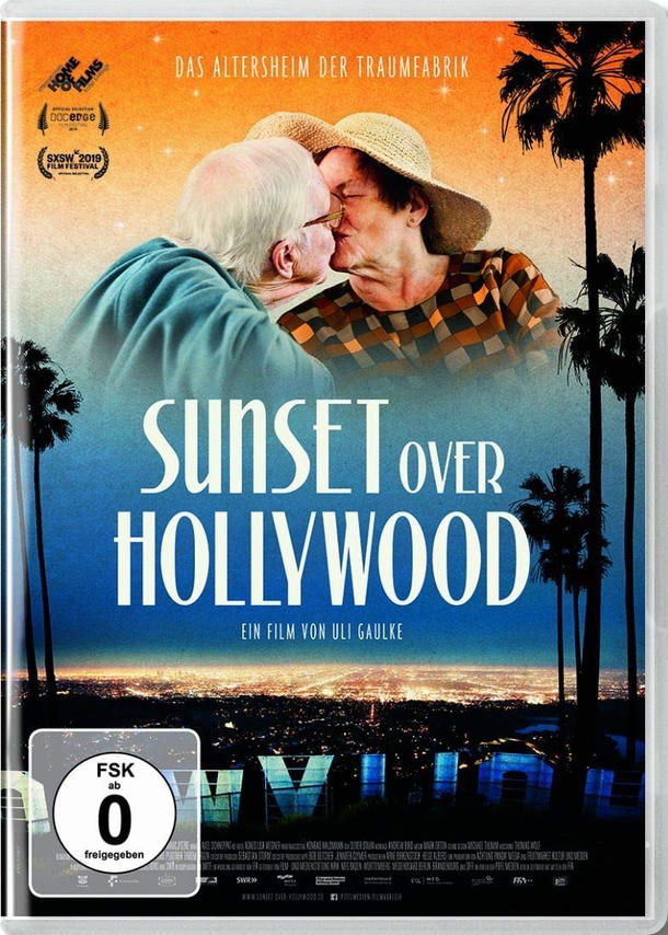 Sunset over Hollywood DVD-Cover mit küssendem Paar und Palmen.
