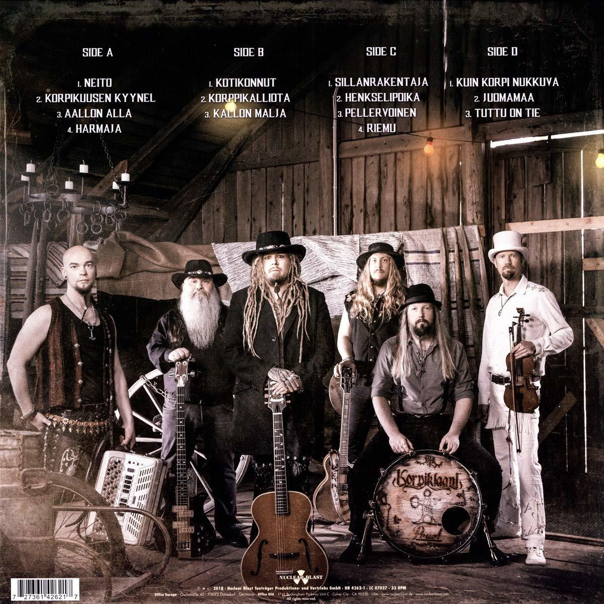 Albumcover mit Bandmitgliedern. Ein Holz Hintergrund.