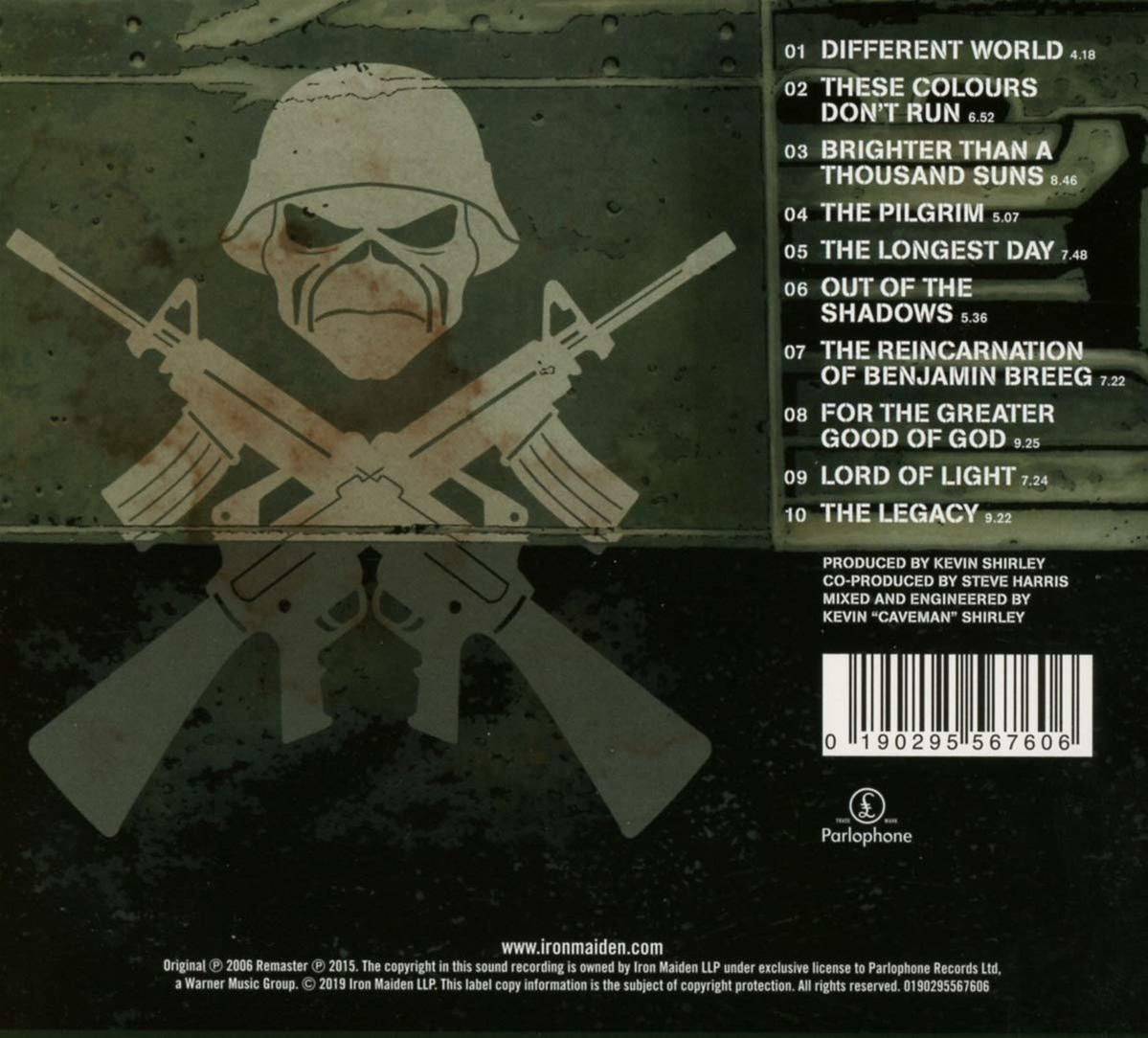 Album hátlap zöld háttérrel és dalszövegekkel, valamint keresztezett puskákkal.