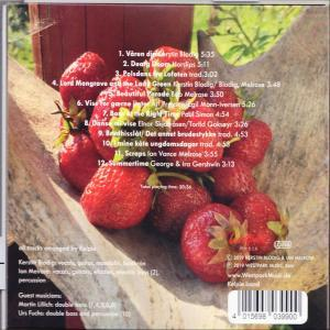CD-Cover mit Erdbeeren und Titelliste. Hintergrund ist eine Holzoberfläche.